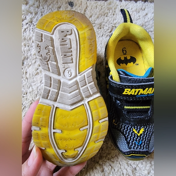 Kids batman shoes size :6 - Picture 2 of 2